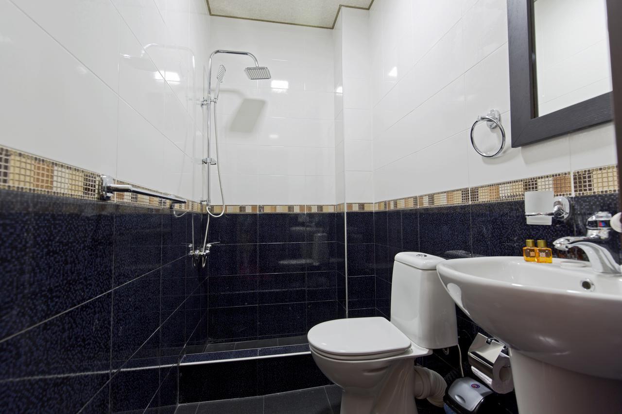 Orange Hotel Gonio Bagian luar foto