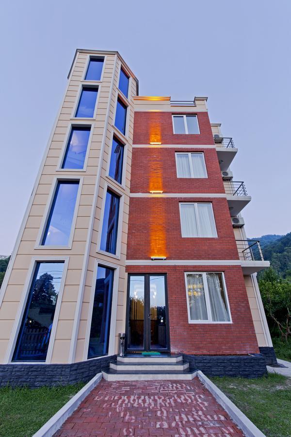 Orange Hotel Gonio Bagian luar foto