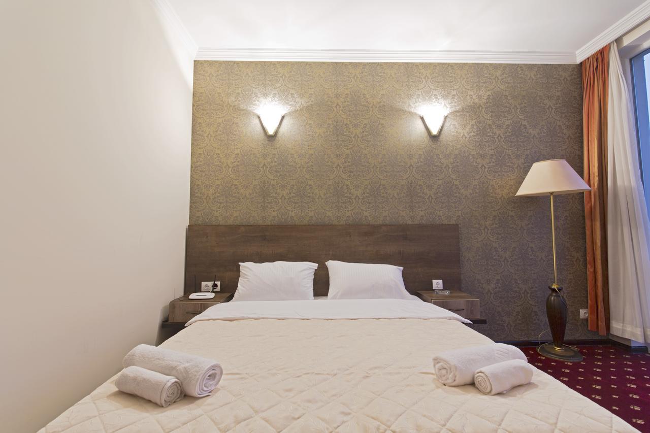 Orange Hotel Gonio Bagian luar foto