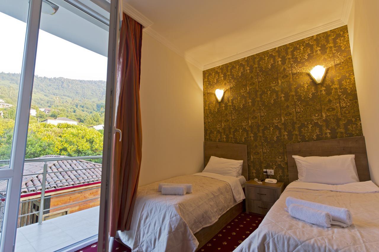 Orange Hotel Gonio Bagian luar foto