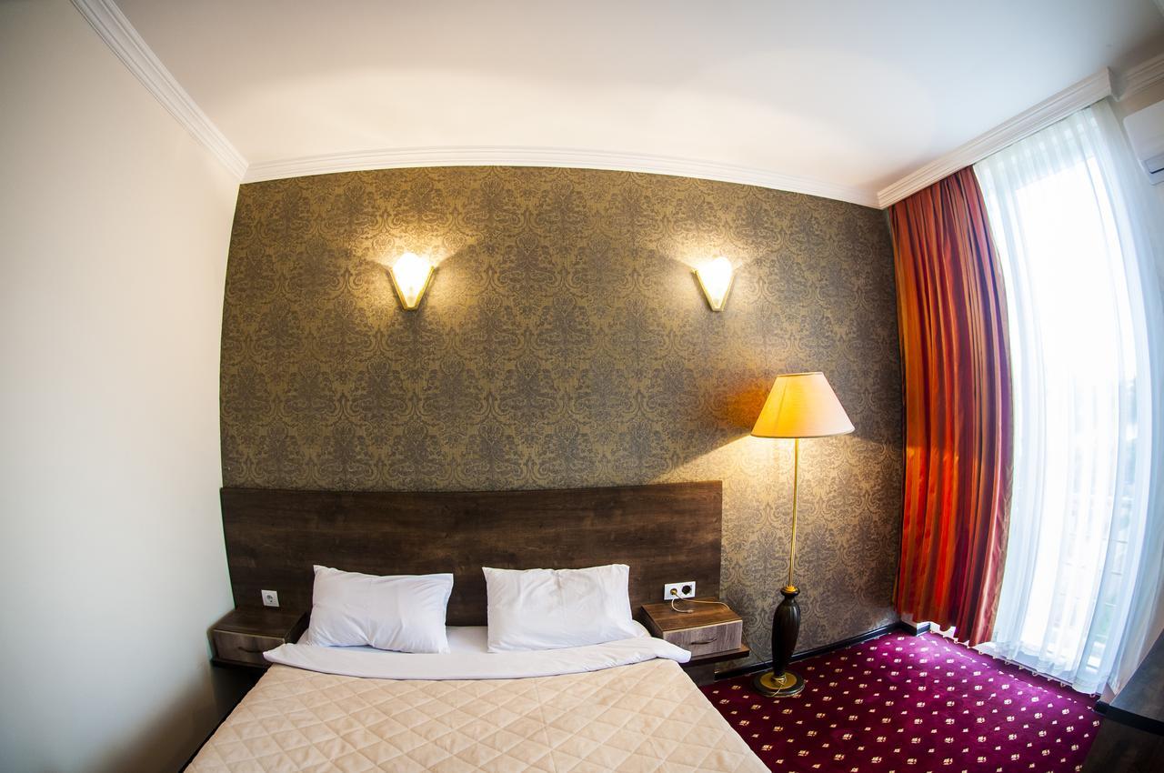 Orange Hotel Gonio Bagian luar foto