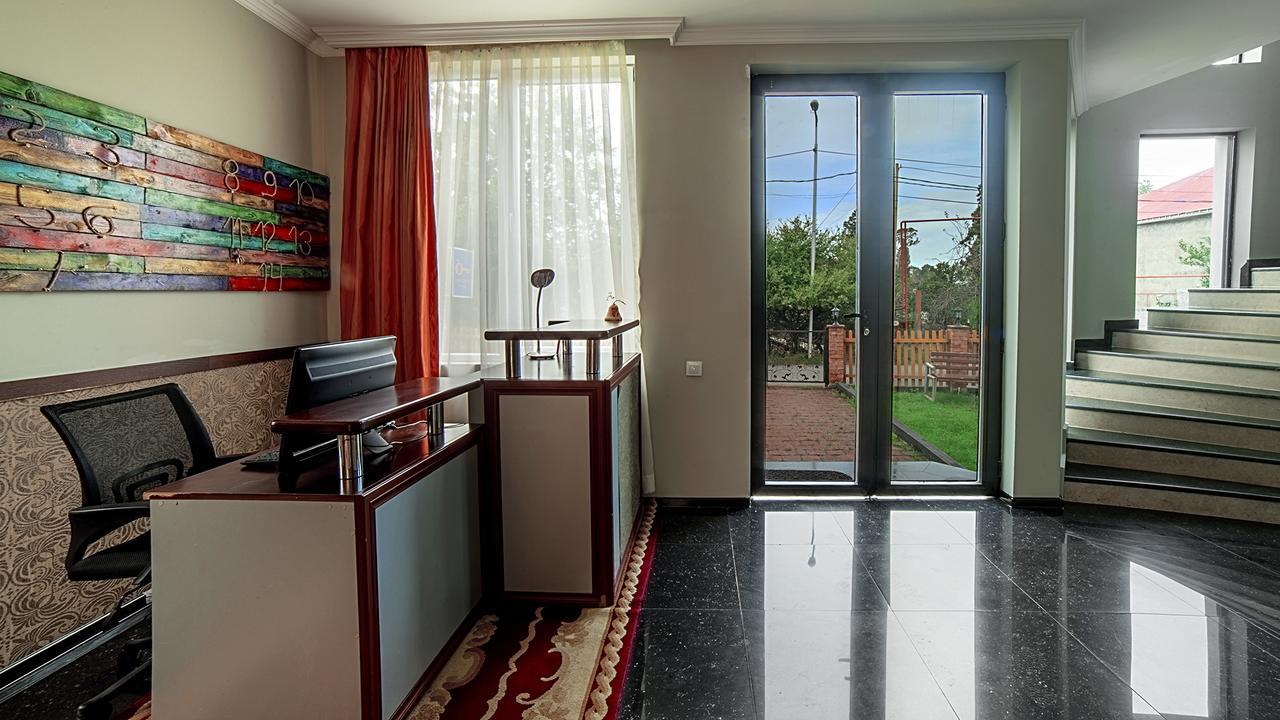 Orange Hotel Gonio Bagian luar foto