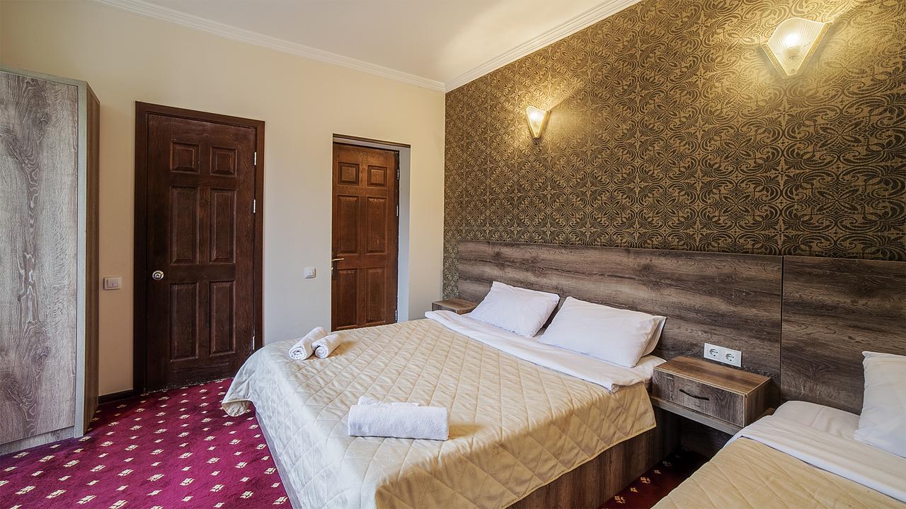 Orange Hotel Gonio Bagian luar foto