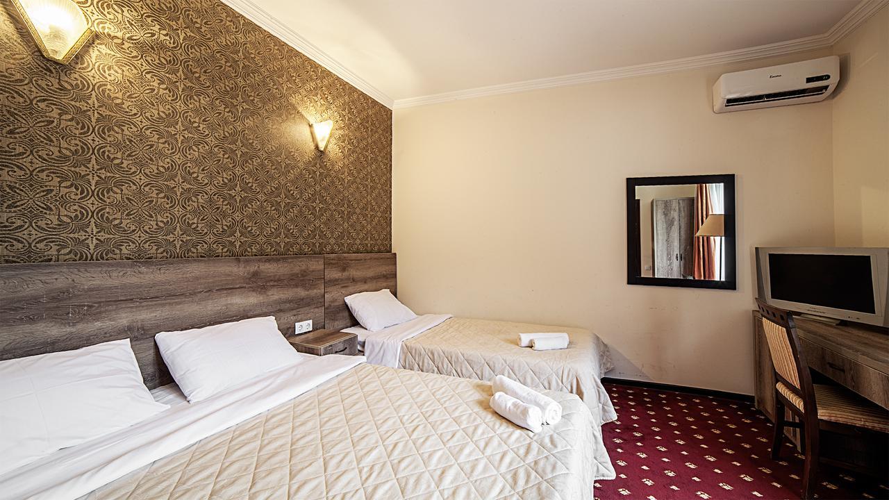Orange Hotel Gonio Bagian luar foto