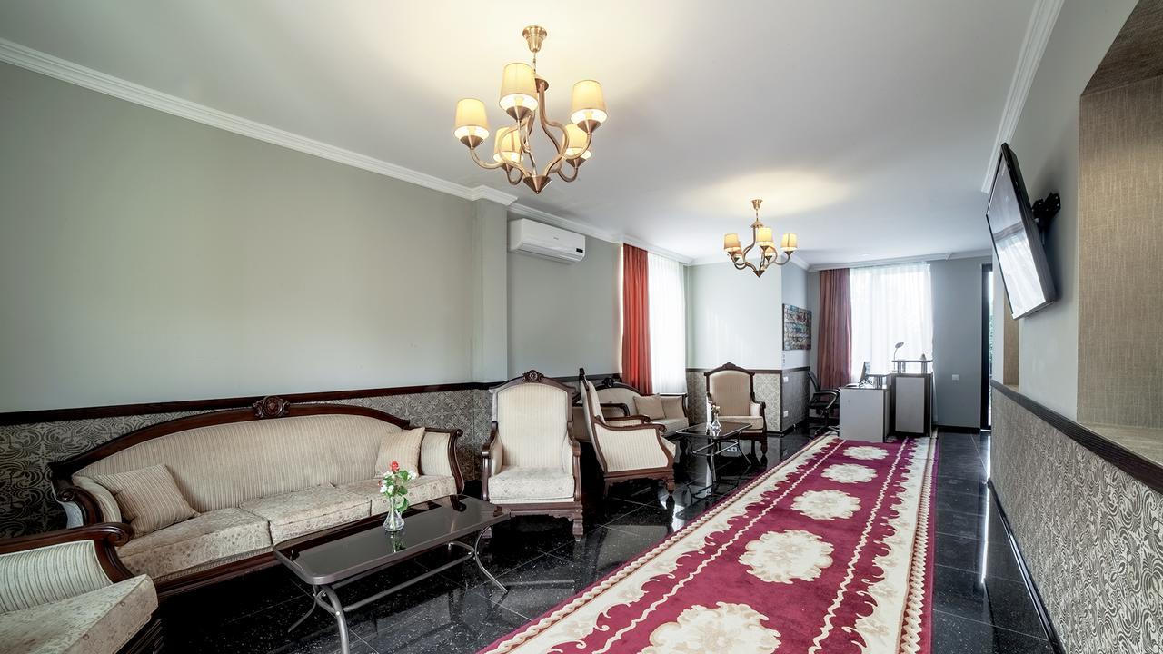 Orange Hotel Gonio Bagian luar foto