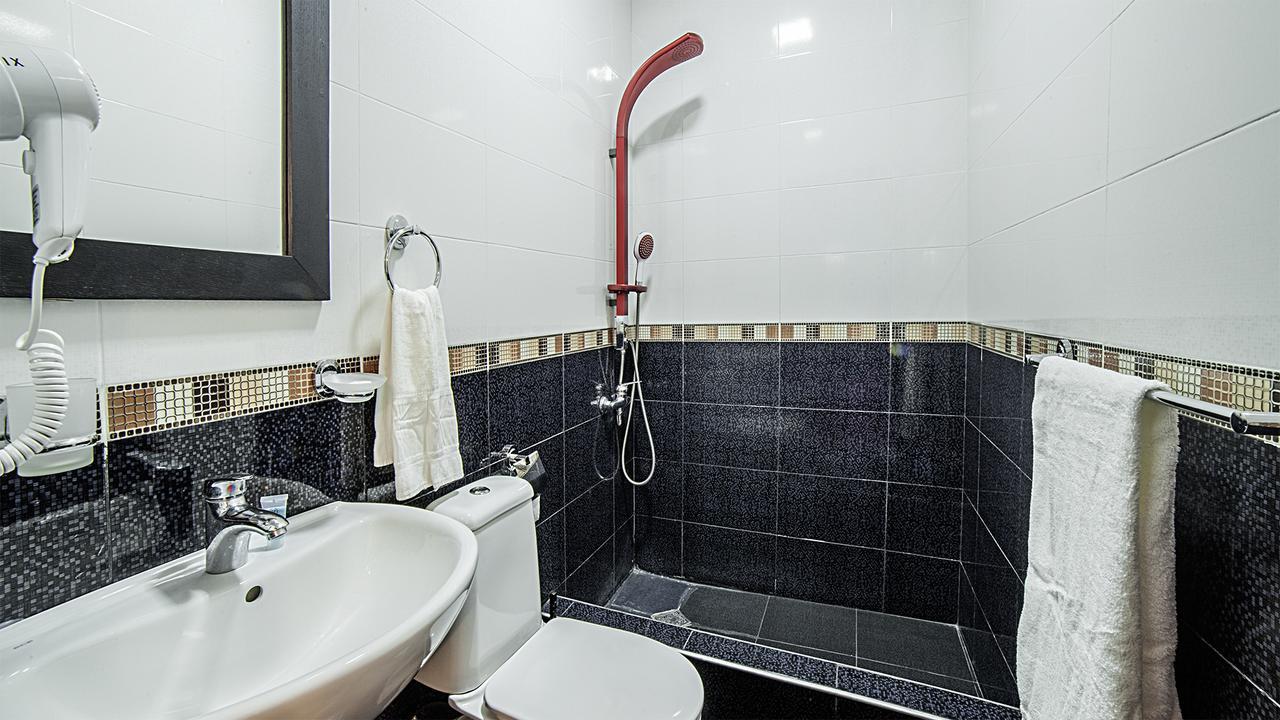 Orange Hotel Gonio Bagian luar foto