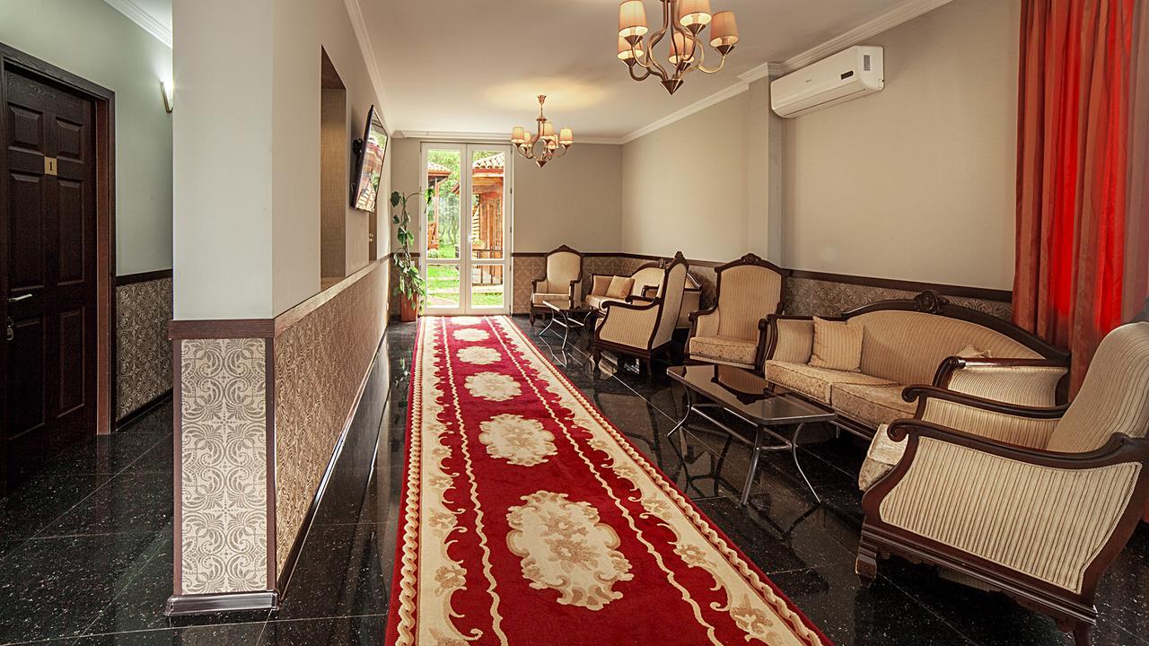 Orange Hotel Gonio Bagian luar foto
