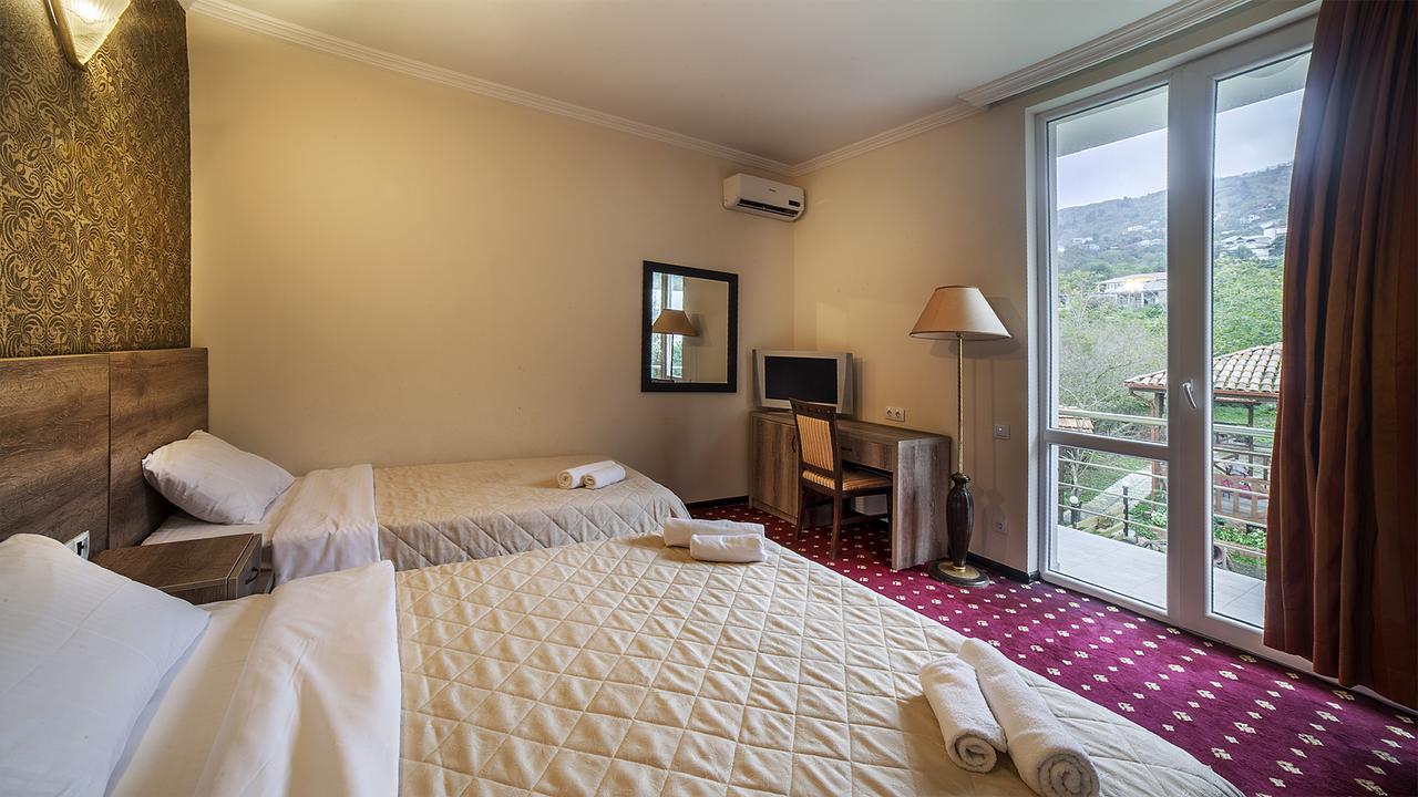 Orange Hotel Gonio Bagian luar foto