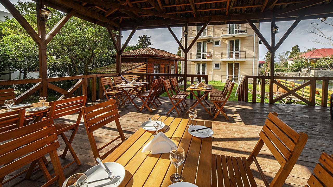 Orange Hotel Gonio Bagian luar foto